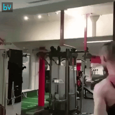 Bodybuilding Fail - Klimmzug mit extra Gewicht - Aua lustig