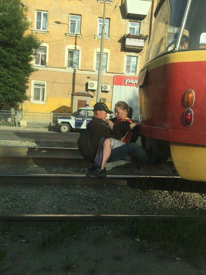 Humorvolle Romantik Bilder zum lachen%20(8) Ehechaos und Beziehungsspaß - Amüsante Liebeserlebnisse Romantische Erlebnisse - Comedy of Errors: Wenn das Kerzenlicht die Tischdecke in Flammen setzt Beziehung, Komische Begebenheiten des Lebens, Liebesleben | Die Kirche des heiligen Al Bundy 1. August 2023 11