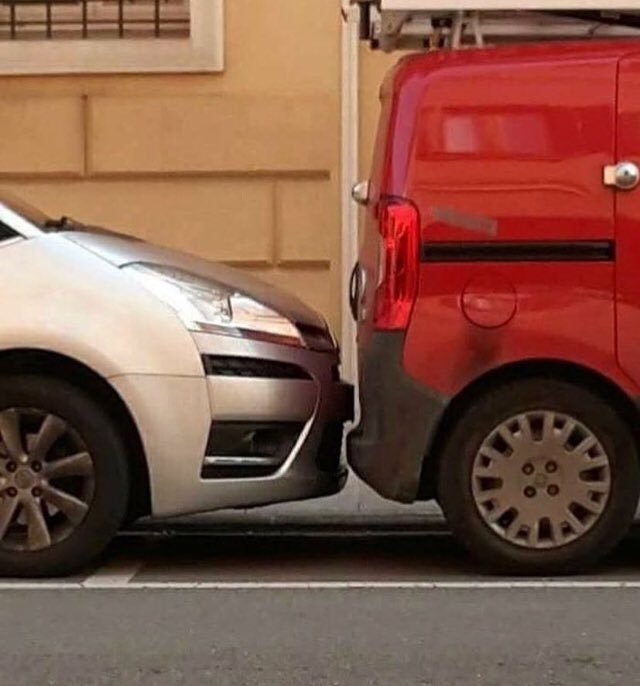 Chaos Parkplatz von Parkplatzdieben und schlechten Einparkern%20(6) Freizeit mit Freude: Entspannung, pur Wie man ein Auto in einer Parklücke verschwinden lässt - Tricks von Parkplatzdieben & Einparkhelden Alltag, Auto, Beschweren, Komische Begebenheiten des Lebens, Lustiges über das Leben, Probleme | Die Kirche des heiligen Al Bundy 2. Juni 2023 10