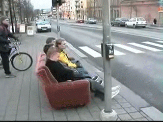 Warum hat mein Sofa eine größere Anziehungskraft als mein Partner? Beziehung, Humorvolle Alltagsgeschichten, Nachdenkliches, Sofa, Zuhause | Die Kirche des heiligen Al Bundy 29. Juni 2023 3