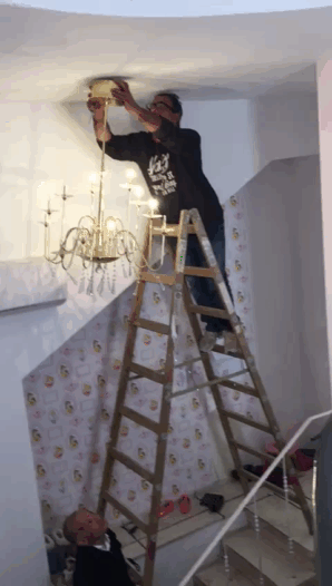 Arbeiten auf einer Baustelle - Der surreale Zirkus des Bauspektakels Arbeit, Lustige Menschen, Lustiges | Die Kirche des heiligen Al Bundy 14. April 2023 8