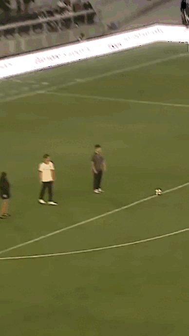 Fussball Frust Wie mein Fanherz zerbrach%20(7) Freizeit mit Freude: Entspannung, pur Fußball im Fernsehen - Wie man den Fußball mit der Fernbedienung ins Tor schießt Fernsehen, Freizeit, Humorvolle Alltagsgeschichten, Sport | Die Kirche des heiligen Al Bundy 8. August 2023 14