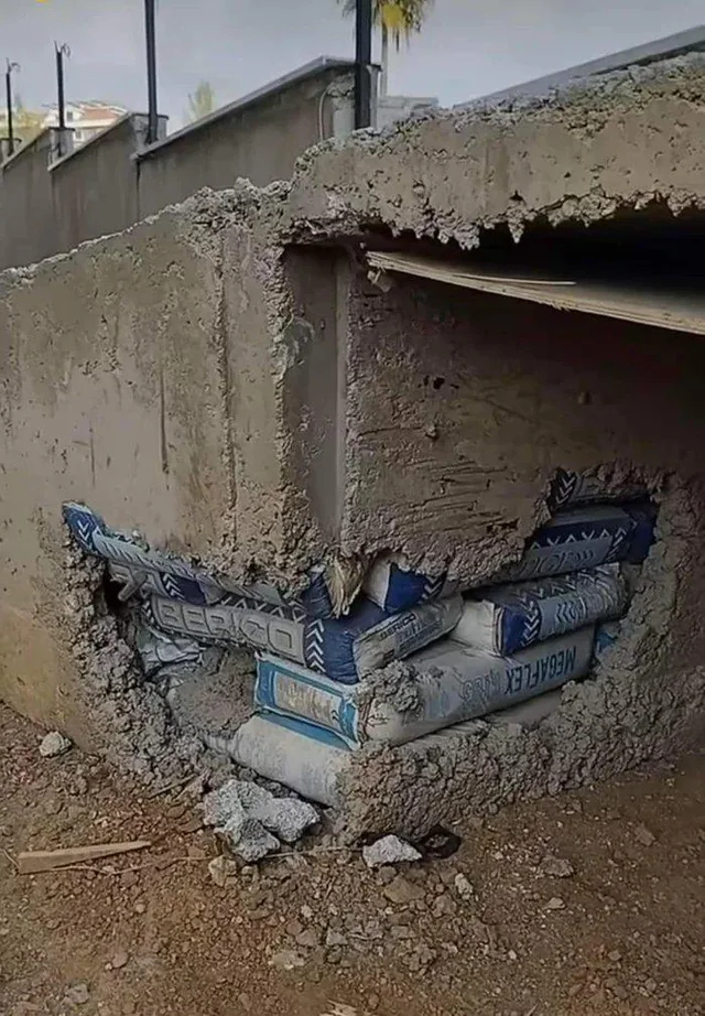 Spassige Baustellenbilder zum lachen und teilen%20(1) Arbeitswahnsinn und Bürosatire Arbeit vermeiden wie ein Boss: Tipps zum Herumstehen auf der Baustelle Arbeit, Handwerker, Humorvolle Alltagsgeschichten, Lustiges, Tipps | Die Kirche des heiligen Al Bundy 14. Juni 2024 15