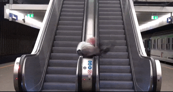 Chaos auf der Rolltreppe komisches zum lachen%20(2) Wissenswertes mit Witz und Humor Rolltreppen – Die unberechenbaren Wesen zwischen Stockwerk 1 und 2 Komische Begebenheiten des Lebens, Lustiges über das Leben, Öffentlichkeit, Technik | Die Kirche des heiligen Al Bundy 30. September 2023 1