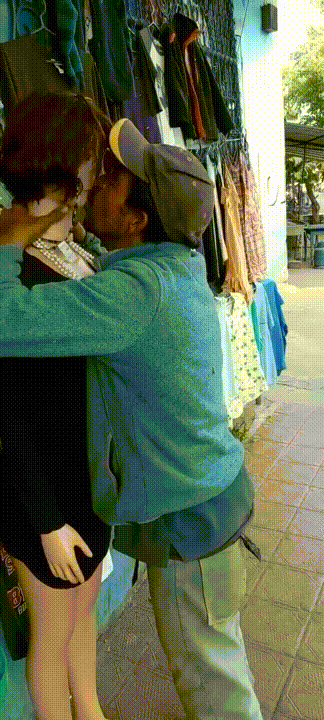 Witzige Gummipuppen Bilder Aufgeblasene Liebe%20(2) Al Bundy - Der humorvolle Held des Alltags Humorvolle Gummipuppen-Romantik: Warum Bud Bundy und Isis die Vorreiter für skurrile Liebesbeziehungen sind eine schrecklich nette Familie, Liebesleben, Lustiges | Die Kirche des heiligen Al Bundy 2. August 2023 6