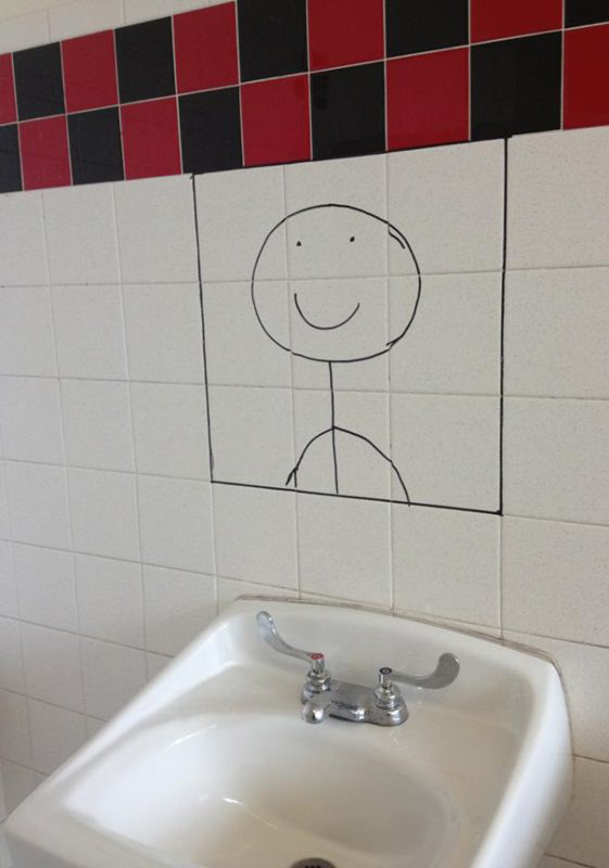 Im Spiegel %C3%A4lter anders aussehen Spassbilder%20(1) Motivation mit einem Augenzwinkern: Lachen für die Seele Warum lässt mein Spiegelbild mich älter aussehen als Methusalem? Alt werden, Badezimmer, Beschweren, Humorvolle Alltagsgeschichten | Die Kirche des heiligen Al Bundy 4. Januar 2024 14