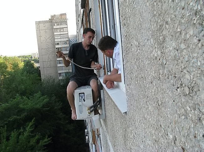 Fenstergucker%E2%80%93lustig skurrile Welt vor deinem Fenster%20(1) Freizeit mit Freude: Entspannung, pur Der Alltag eines Fensterguckers– Entdecke die skurrile Welt direkt vor deinem Fenster Komische Begebenheiten des Lebens, Lustiges über Nachbarn, Öffentlichkeit | Die Kirche des heiligen Al Bundy 26. Mai 2023 5