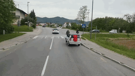 Lieber Benzin im Blut als Hirn im Kopf: Die Liebe der Deutschen zum Auto Auto, Komische Begebenheiten des Lebens, Männer, Wissen zum lachen | Die Kirche des heiligen Al Bundy 31. August 2025 3