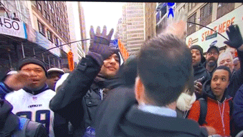 TV Reporter lustige Gif Bilder Satire%20(3) Arbeitswahnsinn und Bürosatire Geständnisse eines TV-Reporters: Warum der Regisseur jetzt eine Glatze hat Arbeit, Enthüllung, Fernsehen, Genervt, Humorvolle Alltagsgeschichten | Die Kirche des heiligen Al Bundy 18. Mai 2024 6