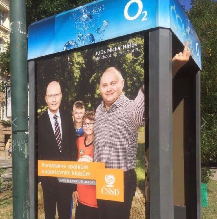 Wahlwerbung lustig Stinkefinger Lach dich schlapp: Lustige Bilder für den Spaßfaktor Das Leben als Online-Lachnummer - Humor im Zeitalter der sozialen Medien Internet, Lustige Bilder, Lustige Menschen | Die Kirche des heiligen Al Bundy 27. April 2023 8