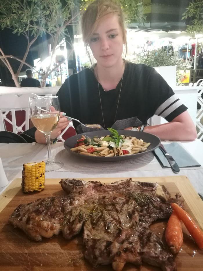 Veganer gegen Fleischesser lustige argumentative Bilder zum lachen%20(7) Wissenswertes mit Witz und Humor Fleischesser und Veganer teilen eine Sache: Sie beide hassen einander Beschweren, Kochen, Komische Begebenheiten des Lebens, Lustige Menschen, Lustiges über Tiere, Streit | Die Kirche des heiligen Al Bundy 4. Januar 2025 1