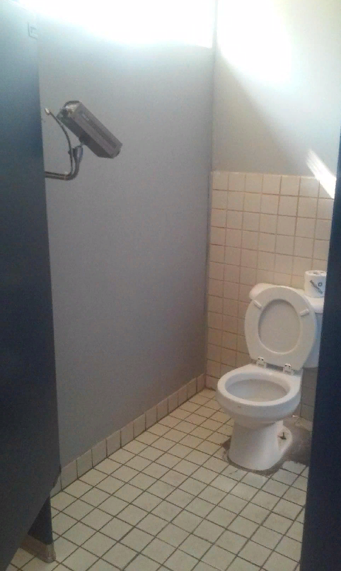 Ueberwachung auf dem Klo auf Arbeit Wissenswertes mit Witz und Humor Die unglaubliche Geschichte des Toilettensitzes und seine Bedeutung für die Menschheit Komische Begebenheiten des Lebens, Lustiges über das Leben, Toilette, Wissen zum lachen | Die Kirche des heiligen Al Bundy 19. April 2023 6