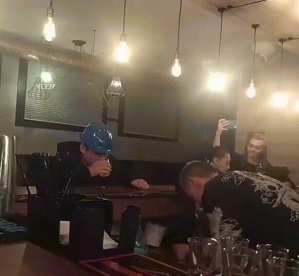 Barkeeper: Alkoholverteiler & Tröster für die versoffene Kundschaft Alkohol, Beruf, Humorvolle Alltagsgeschichten | Die Kirche des heiligen Al Bundy 7. April 2024 5