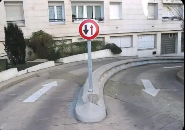 Männliche Orientierungssinn: Warum ich lieber im Kreis laufe, als nach dem Weg zu fragen Ausflug, Auto, Ehemann, Komische Begebenheiten des Lebens, Lustiges über das Leben, Mann | Die Kirche des heiligen Al Bundy 3. Mai 2024 1