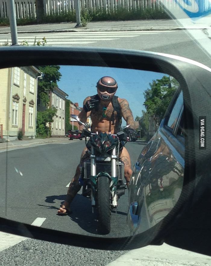 Midlife-Crisis auf zwei Rädern: Der Alltag eines Motorrad-Neulings Freizeit, Humorvolle Alltagsgeschichten, Lustiges über das Leben, Midlife-Crisis | Die Kirche des heiligen Al Bundy 3. Januar 2024 5