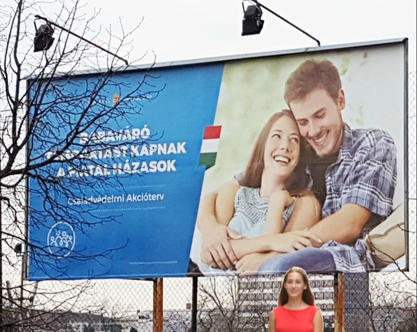 Distracted%20Boyfriend Meme Plakatwerbung Lach dich schlapp: Lustige Bilder für den Spaßfaktor Distracted Boyfriend-Meme: Der abgelenkte Freund bin wohl ich 😊 Beziehung, Erklärung, Lustige Bilder, Lustiges zu Mann & Frau | Die Kirche des heiligen Al Bundy 4. September 2024 11