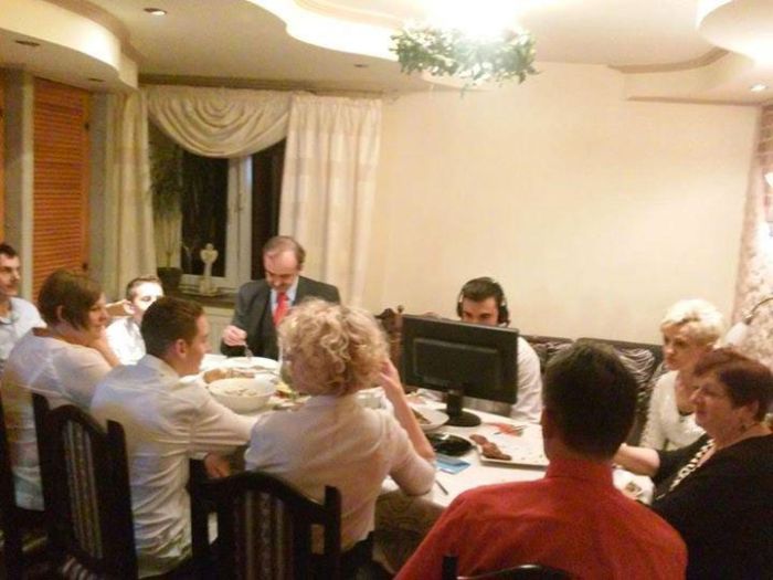 Ein Leitfaden zum Überleben von Familienfeiern Familie, Humorvolle Alltagsgeschichten, Party, Verwandschaft | Die Kirche des heiligen Al Bundy 17. Mai 2023 5