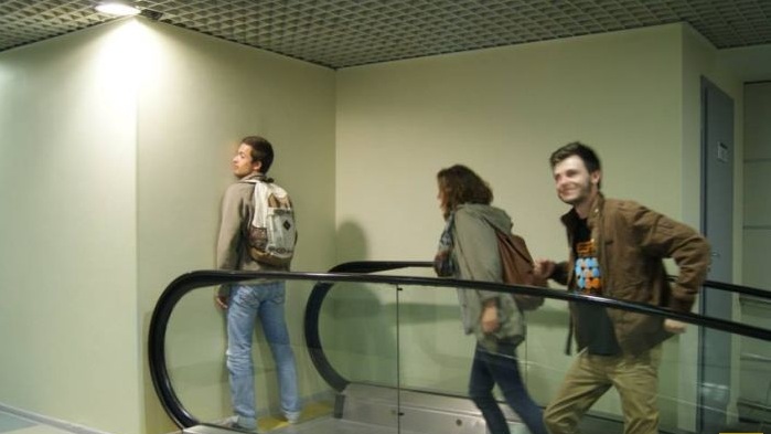 Chaos auf der Rolltreppe komisches zum lachen%20(2) Wissenswertes mit Witz und Humor Rolltreppen – Die unberechenbaren Wesen zwischen Stockwerk 1 und 2 Komische Begebenheiten des Lebens, Lustiges über das Leben, Öffentlichkeit, Technik | Die Kirche des heiligen Al Bundy 30. September 2023 12