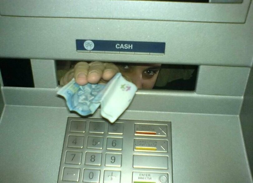 %C3%9Cber seine Verh%C3%A4ltnisse Leben oder Geld sparen%20(5) Motivation mit einem Augenzwinkern: Lachen für die Seele Über seine Verhältnisse leben: Zynische Tipps für den finanziellen Freifall Alltag, Einkaufen, Komische Begebenheiten des Lebens, Tipps, Wissen zum lachen | Die Kirche des heiligen Al Bundy 4. März 2024 8
