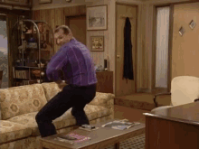 Al Bundy pumt den Rap vor dem Fernseher Al Bundy - Der humorvolle Held des Alltags Al Bundy eine schrecklich nette Familie, Komische Begebenheiten des Lebens, Spaß-Religion | Die Kirche des heiligen Al Bundy 11. Juli 2013 12