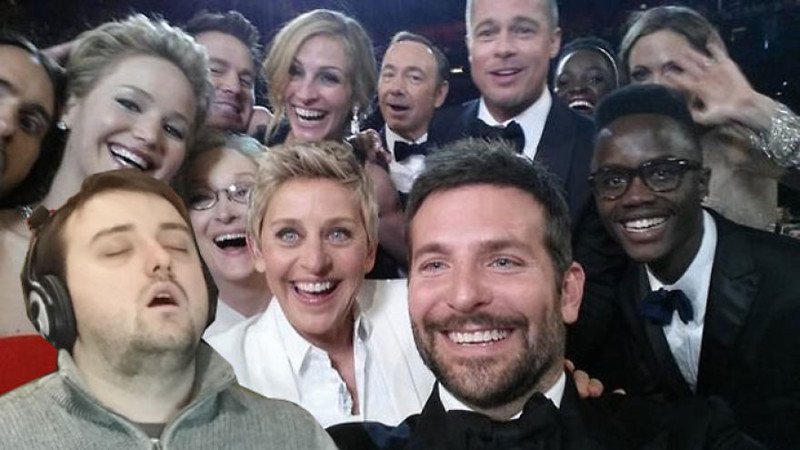 Humorvolle Fotomontage von schlafendem Kollegen auf Arbeit%20(6) Arbeitswahnsinn und Bürosatire Wie man ein Nickerchen hält, ohne dass der Chef es bemerkt Arbeit, Chef, Komische Begebenheiten des Lebens, Müdigkeit, Tipps | Die Kirche des heiligen Al Bundy 12. Mai 2023 17