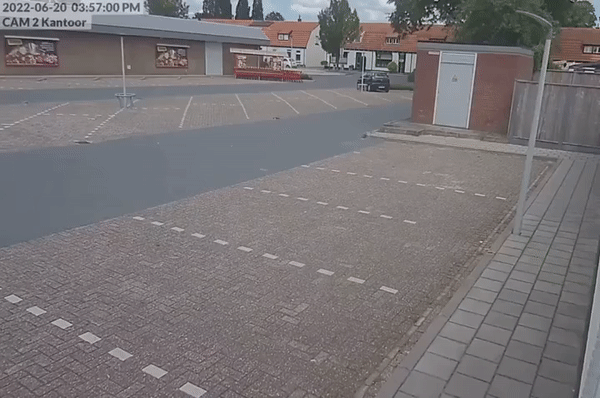 Chaos Parkplatz von Parkplatzdieben und schlechten Einparkern%20(2) Freizeit mit Freude: Entspannung, pur Wie man ein Auto in einer Parklücke verschwinden lässt - Tricks von Parkplatzdieben & Einparkhelden Alltag, Auto, Beschweren, Komische Begebenheiten des Lebens, Lustiges über das Leben, Probleme | Die Kirche des heiligen Al Bundy 2. Juni 2023 12