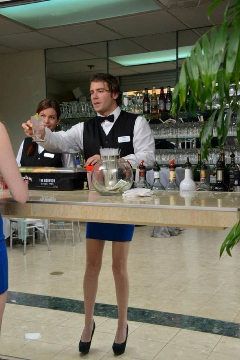 Barkeeper: Alkoholverteiler & Tröster für die versoffene Kundschaft Alkohol, Beruf, Humorvolle Alltagsgeschichten | Die Kirche des heiligen Al Bundy 7. April 2024 2