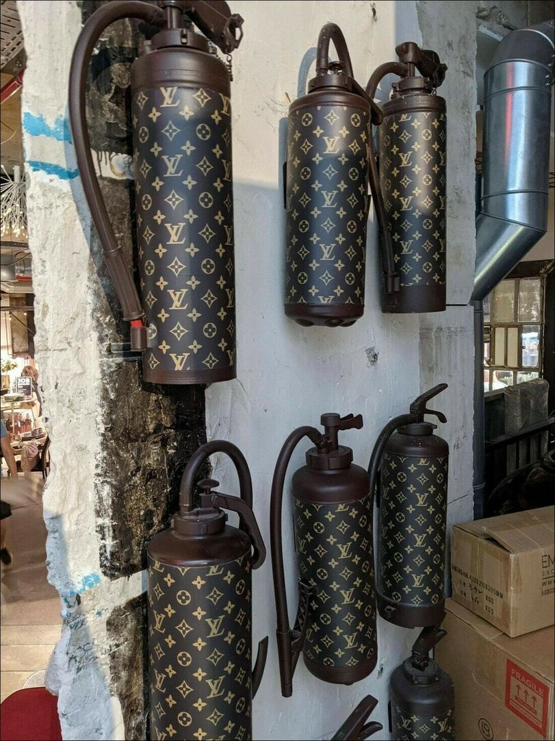 Louis Vuitton lustig: Warum Luxusmarken unseren Verstand (und Geldbeutel) erobern Lustige Bilder, Mode | Die Kirche des heiligen Al Bundy 24. November 2023 2