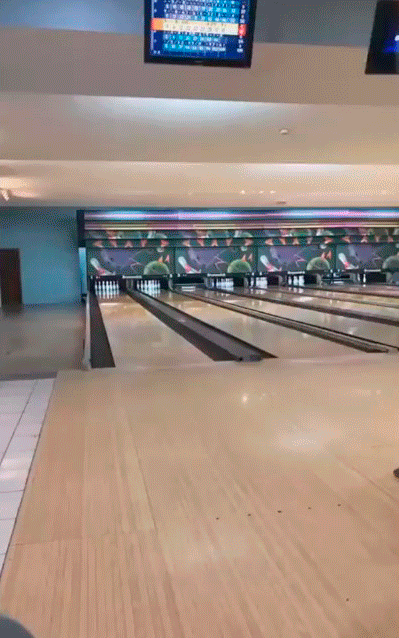 Bowling: Eine Odyssee von verschwitzten Schuhen, verlorenen Hoffnungen und fliegenden Kugeln Entspannung, Freizeit, Hobby, Komische Begebenheiten des Lebens, Öffentlichkeit, Sport | Die Kirche des heiligen Al Bundy 2. April 2023 5
