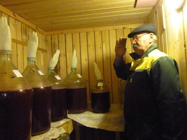Schnaps: Opa´s Antwort auf alle Probleme des Lebens Alkohol, Alt werden, Besoffene Geschichte, Familie, Komische Begebenheiten des Lebens | Die Kirche des heiligen Al Bundy 30. Januar 2024 1