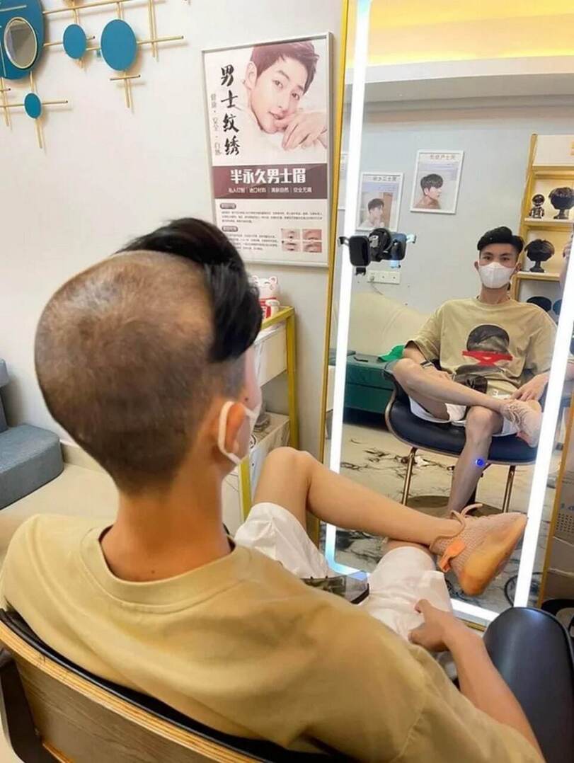 Welche Abenteuer kann man beim Herren-Friseur erleben? Alltag, Frisuren, Humorvolle Alltagsgeschichten, Lustiges über das Leben, Mann | Die Kirche des heiligen Al Bundy 5. November 2023 5