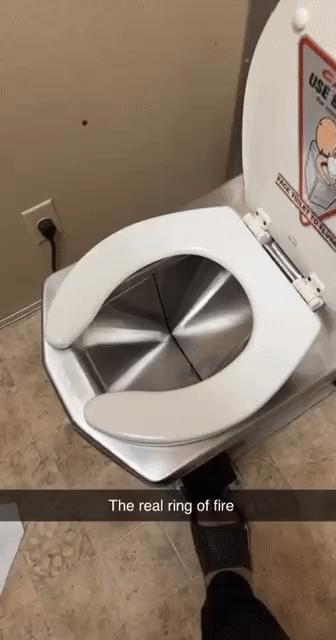 Ring of Fire Feuer Spuelende Toilette Wissenswertes mit Witz und Humor Die unglaubliche Geschichte des Toilettensitzes und seine Bedeutung für die Menschheit Komische Begebenheiten des Lebens, Lustiges über das Leben, Toilette, Wissen zum lachen | Die Kirche des heiligen Al Bundy 19. April 2023 3