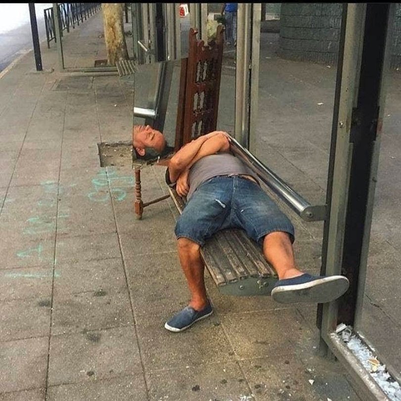 Im Spiegel %C3%A4lter anders aussehen Spassbilder%20(5) Motivation mit einem Augenzwinkern: Lachen für die Seele Warum lässt mein Spiegelbild mich älter aussehen als Methusalem? Alt werden, Badezimmer, Beschweren, Humorvolle Alltagsgeschichten | Die Kirche des heiligen Al Bundy 4. Januar 2024 10