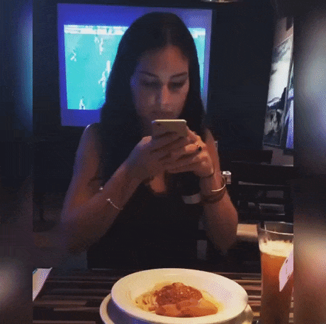 Parodie gestellt Instagram Storys gegen Realit%C3%A4t%20(3) Freizeit mit Freude: Entspannung, pur Lebe, um zu posten: Wie Instagram uns zu glücklichen Idioten trainiert Internet, Komische Begebenheiten des Lebens, Lustige Bilder | Die Kirche des heiligen Al Bundy 29. Juli 2024 15