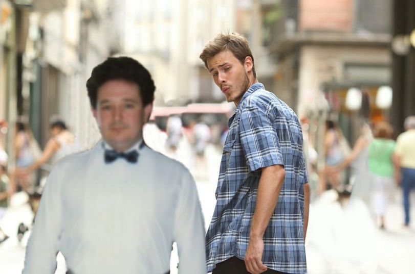Distracted Boyfriend Meme Mann vor Spiegel Lach dich schlapp: Lustige Bilder für den Spaßfaktor Distracted Boyfriend-Meme: Der abgelenkte Freund bin wohl ich 😊 Beziehung, Erklärung, Lustige Bilder, Lustiges zu Mann & Frau | Die Kirche des heiligen Al Bundy 4. September 2024 7