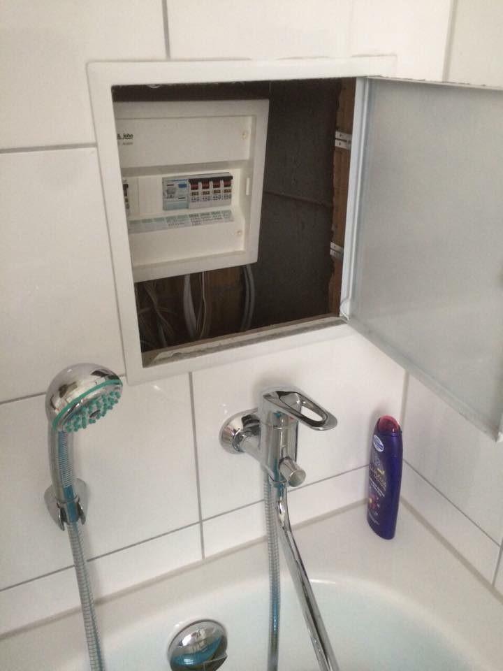 Die tägliche Dusche mit Witz meistern, ohne die Familie zu terrorisieren Alltag, Am Morgen, Humorvolle Alltagsgeschichten, Hygiene | Die Kirche des heiligen Al Bundy 6. Dezember 2023 11