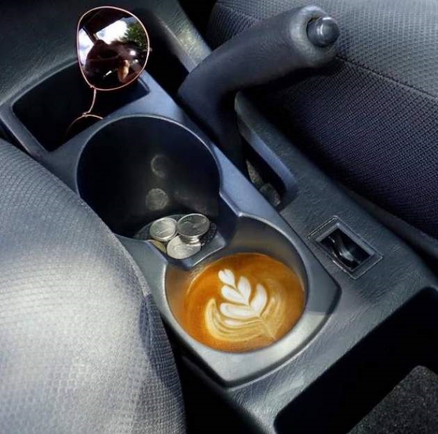 Der Kaffeeklatsch mit den Kollegen: Lachen, um nicht zu weinen Arbeit, Büro, Humorvolle Alltagsgeschichten, Kaffee | Die Kirche des heiligen Al Bundy 18. März 2024 8