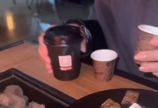 Kaffee wachmacher am Morgen lustige Fotos%20(6) Kaffee-Klatsch und Koffein-Komik Kaffee – Der unerlässliche Weckruf oder das Lebenselixier der Untoten? Am Morgen, Kaffee, Komische Begebenheiten des Lebens | Die Kirche des heiligen Al Bundy 24. Mai 2023 8