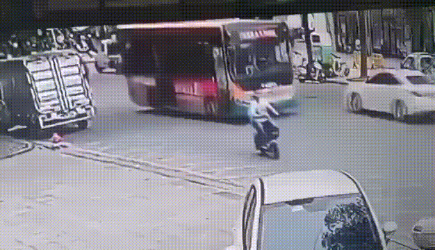 Verkehrssituationen zum lachen Spassbilder Strassenverkehr%20(3) Freizeit mit Freude: Entspannung, pur Verkehrskomödien im Alltag: Die lustigsten und absurdesten Situationen auf der Straße Auto, Komische Begebenheiten des Lebens, Lustiges | Die Kirche des heiligen Al Bundy 22. Juli 2023 7