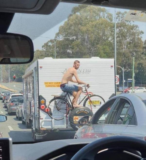 Verkehrskomödien im Alltag: Die lustigsten und absurdesten Situationen auf der Straße Auto, Komische Begebenheiten des Lebens, Lustiges | Die Kirche des heiligen Al Bundy 22. Juli 2023 3