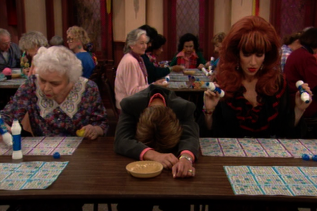 Peggy Bundy und Marcy Darcy beim Windy City Bingo Invitational Al Bundy - Der humorvolle Held des Alltags Welches Bier trinkt Al Bundy? Das offizielle Bier von NO MAAM Bier, eine schrecklich nette Familie, Humorvolle Alltagsgeschichten | Die Kirche des heiligen Al Bundy 16. August 2023 2