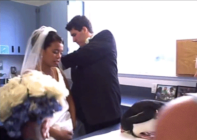 Lustige Hochzeitspannen verursacht typisch vom Mann%20(2) Ehechaos und Beziehungsspaß - Amüsante Liebeserlebnisse Zu spät, zu angetrunken: Lustige Hochzeitspannen, die typisch Mann sind Besoffene Geschichte, Ehe, Ehemann, Komische Begebenheiten des Lebens | Die Kirche des heiligen Al Bundy 25. Februar 2024 3