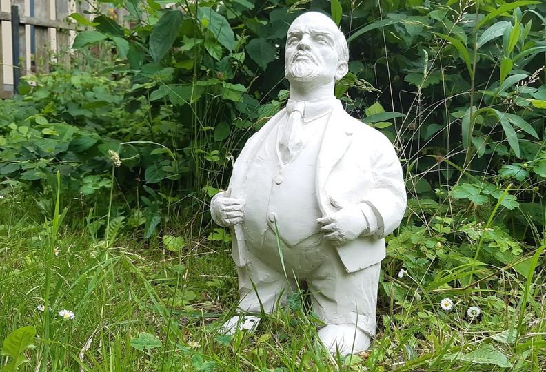 Humorvolle Gartenzwerge in albernen Posen%20(6) Lach dich schlapp: Lustige Bilder für den Spaßfaktor Die heimtückischen Streiche der Gartenzwerge und ihre nächtlichen Eskapaden Beschweren, Enthüllung, Garten, Lustige Bilder | Die Kirche des heiligen Al Bundy 3. Dezember 2023 10