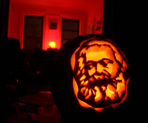 Kein „Happy Halloween!“, keine Bonbons in der Schale. Miese Tipps für ein ruhiges Halloween Feiertag, Halloween, Komische Begebenheiten des Lebens, Schlechte Laune, Tipps | Die Kirche des heiligen Al Bundy 29. Oktober 2024 32