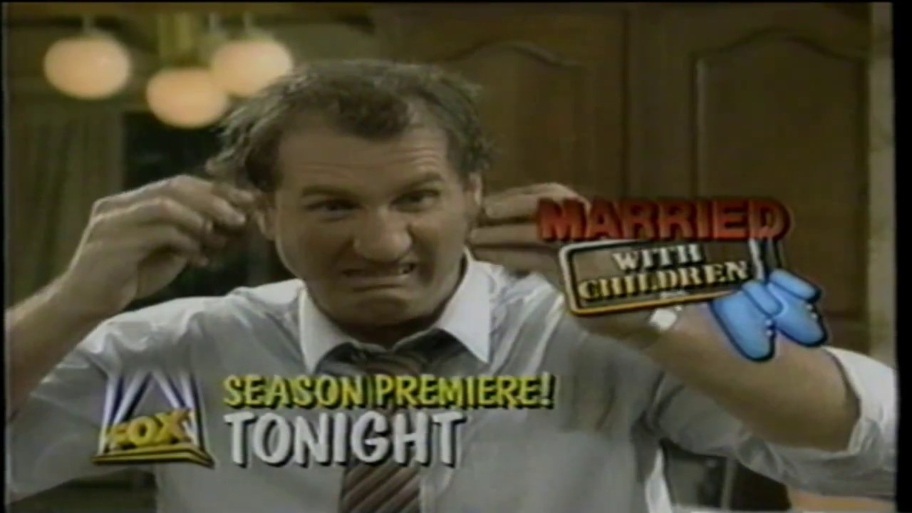 Titlebild Married with children Season Premiere Al Bundy - Der humorvolle Held des Alltags Al Bundy - Der unerwartete Alltagsgott unserer Zeit eine schrecklich nette Familie, Komische Begebenheiten des Lebens, Was würde Al Bundy tun? | Die Kirche des heiligen Al Bundy 17. April 2023 8
