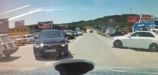 Verkehrskomödien im Alltag: Die lustigsten und absurdesten Situationen auf der Straße Auto, Komische Begebenheiten des Lebens, Lustiges | Die Kirche des heiligen Al Bundy 22. Juli 2023 10