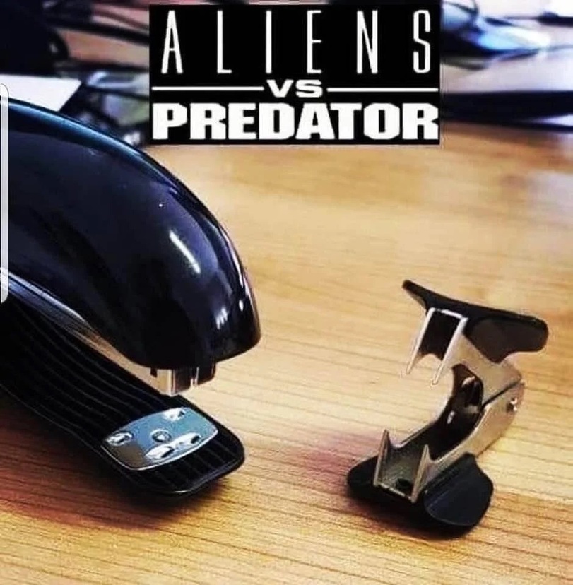 Aliens und Predator lustige Bueroartikel Arbeitswahnsinn und Bürosatire Aliens und Predator lustige Büroartikel. Chefs - eine Spezies für sich: Witze, Meetings und sinnlose Aufgaben