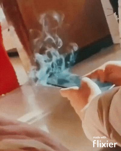 Streiten uebers Smartphone Swipe Streit Ghosting%20(8) Menschliche Marotten: Lustige Geschichten aus dem Leben Swipe, Streit, Ghosting: Wie das Smartphone unsere Art zu streiten verändert hat Freizeit, Komische Begebenheiten des Lebens, Streit, Technik | Die Kirche des heiligen Al Bundy 2. Januar 2024 1