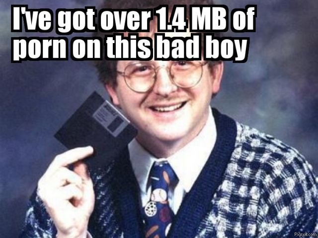 Flopp Disc Disketten Vintage Nostalgie%20(1) Vintage Humor Blog Disketten: Vintage-Humor und nostalgische Gründe, warum Floppys so toll waren Vergangenheit | Die Kirche des heiligen Al Bundy 1. November 2023 1