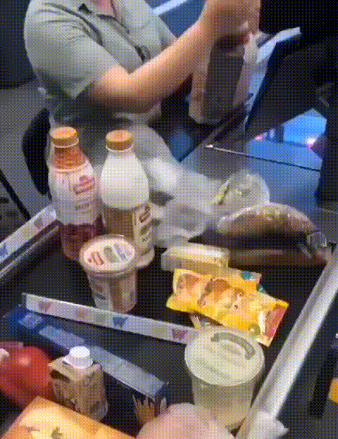 Skurrile Einkaufserlebnisse Discounter Kaufhalle witzig%20(5) Heitere Haushaltsmomente mit einem Augenzwinkern Warum platzen Einkaufstüten ständig und weitere komödiantische Discounter Erlebnisse Beschweren, Einkaufen, Haushalt, Humorvolle Alltagsgeschichten, Lustiges über das Leben | Die Kirche des heiligen Al Bundy 14. Juni 2023 10